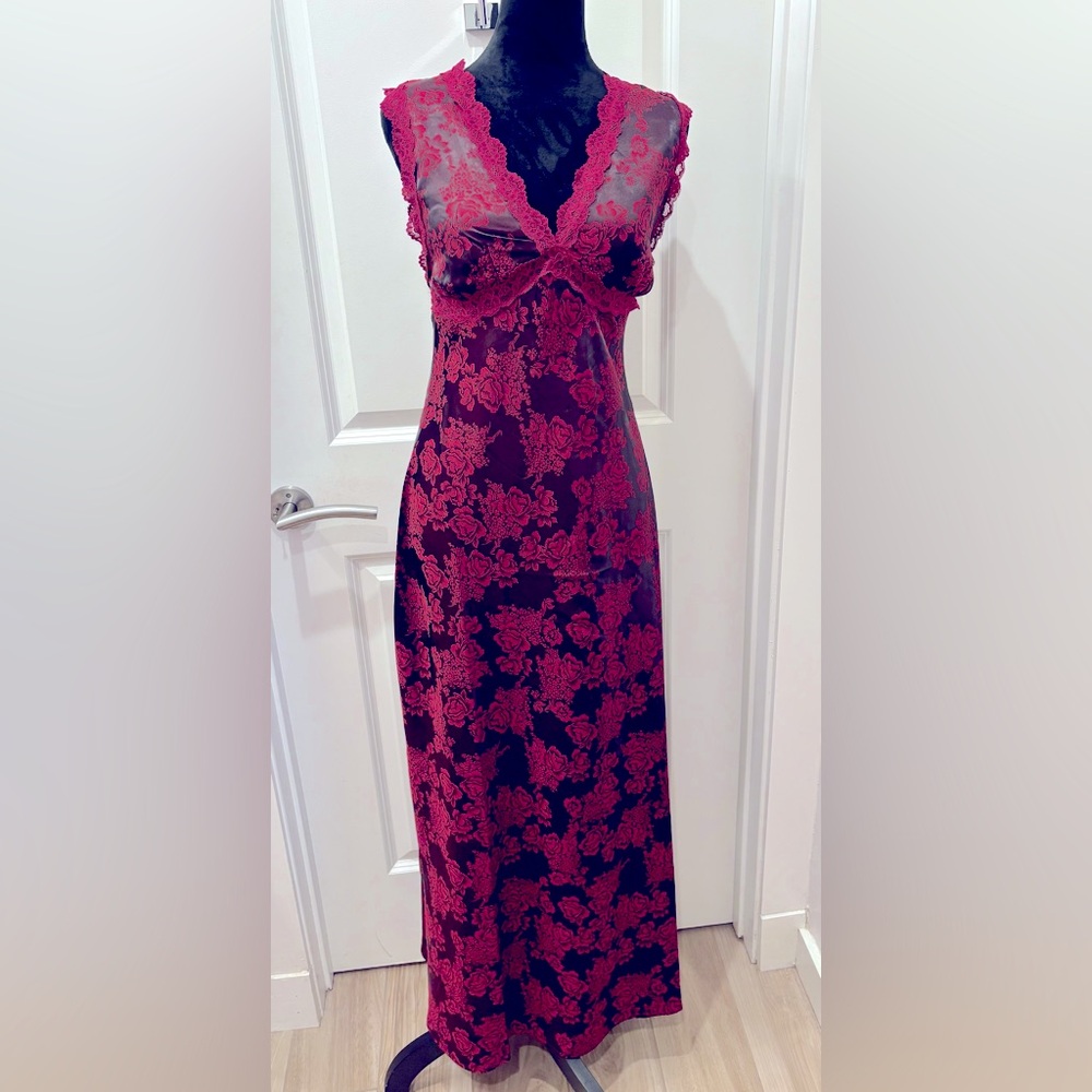 NWT Sincerely Jules maroon and Red Lace Old Hollywood satin maxi- L